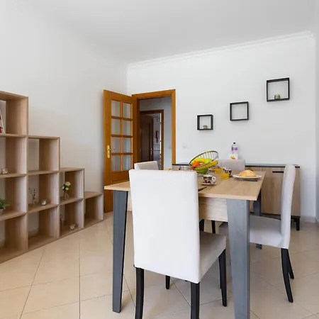 #118 2br Nearby Apartment Armacao de Pera